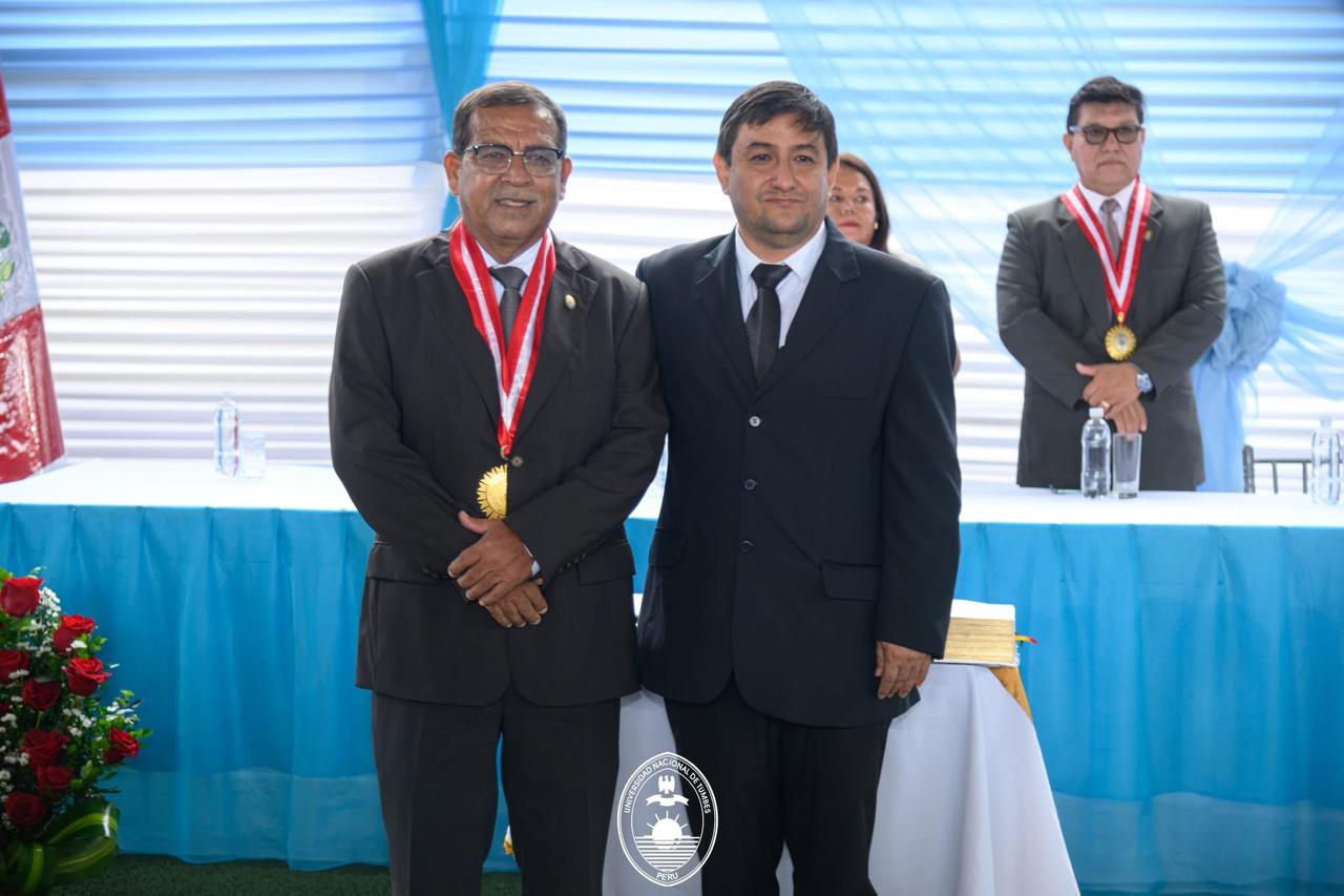 Juramentación del Director de la Escuela de Posgrado 